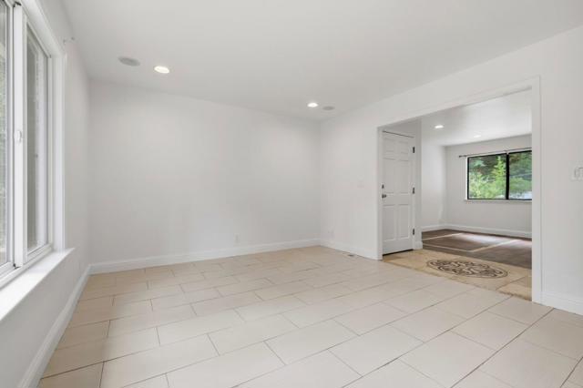 21564 Mary Alice Way, Los Gatos CA: https://media.crmls.org/mediaz/3272452d-ced6-47e9-b585-7f949ecd4fe0.jpg