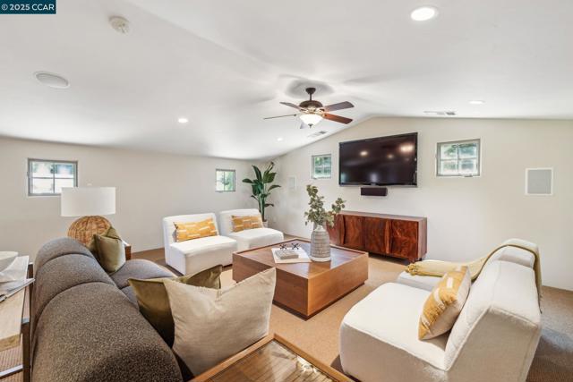 3711 Northgate Woods Court, Walnut Creek CA: https://media.crmls.org/mediaz/32726f64-673c-47f1-b5ab-bd29a038d720.jpg