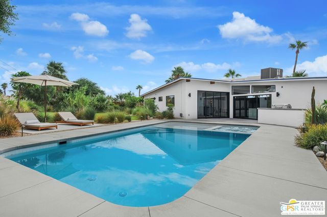 454 E Lindsey Drive, Palm Springs CA: https://media.crmls.org/mediaz/32729592-53c2-4968-80df-f07607744a7d.jpg