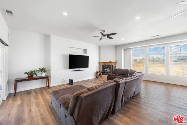 42094 W 21st Street, Lancaster CA: https://media.crmls.org/mediaz/3272c065-d0b7-4be3-a80e-4da372f344e8.jpg