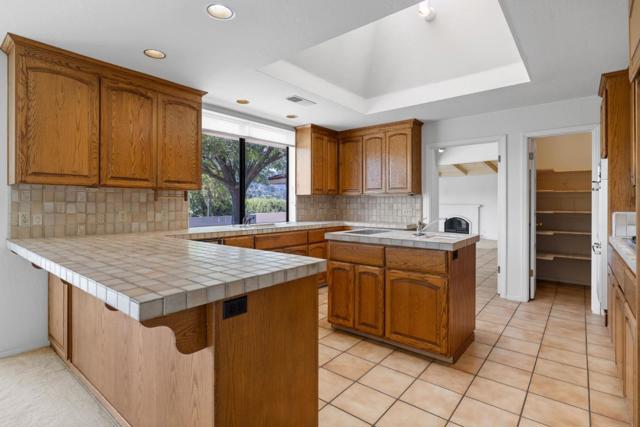 1091 Valley View Court, Los Altos CA: https://media.crmls.org/mediaz/32733a56-34dc-4b77-a358-ed29cf46f151.jpg