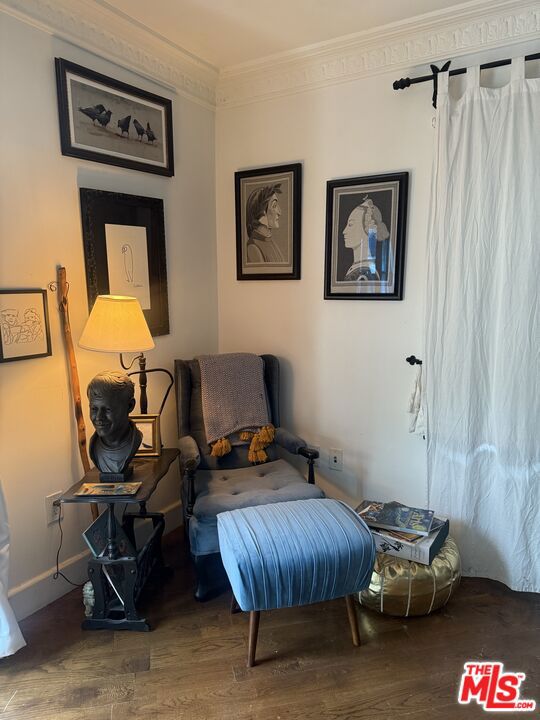 2080 1/2 Vine Street, Los Angeles CA: https://media.crmls.org/mediaz/32736999-294d-457a-aa96-76f281db4ced.jpg