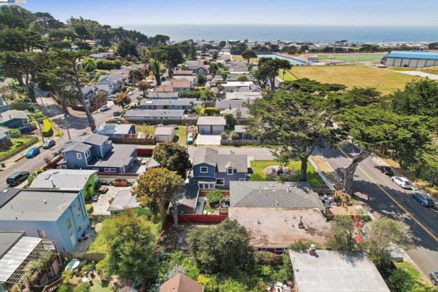 400 Paloma Ave, Pacifica CA: https://media.crmls.org/mediaz/32738df1-668d-4b51-a897-a87629948f40.jpg