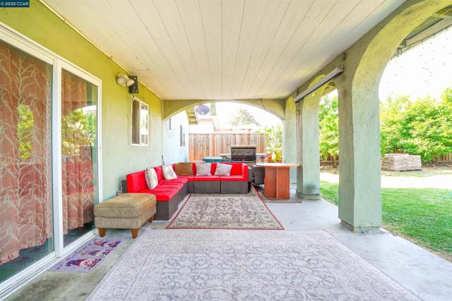 37 Wharf Dr, Bay Point CA: https://media.crmls.org/mediaz/3273a8e9-9841-40b5-8ca2-ad702c6f6c1e.jpg