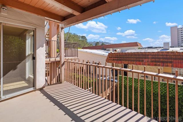 2600 TORRY PINES RD. #B27, La Jolla CA: https://media.crmls.org/mediaz/3273caad-d2f1-48ca-85aa-d331bcff1aea.jpg