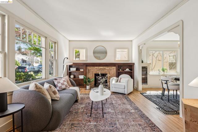 Image 3 of 32 For 2833 Morgan Avenue