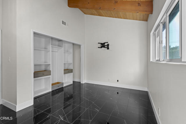 590 Alosta Drive, Camarillo CA: https://media.crmls.org/mediaz/3274981f-ed54-4a07-b870-b1bc33d8a595.jpg