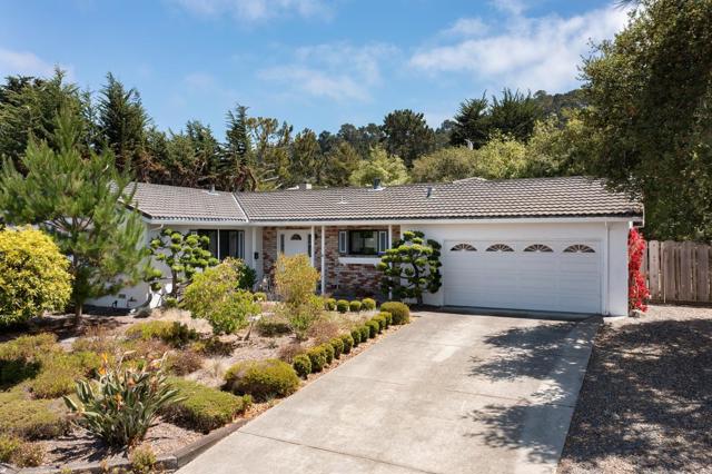 2161 Trapani Circle, Monterey CA: https://media.crmls.org/mediaz/3274dd49-8787-43fd-a023-0d38c5123d14.jpg