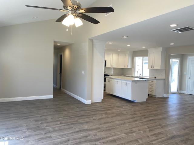 2979 Amarillo Avenue, Simi Valley CA: https://media.crmls.org/mediaz/3275758c-74f6-4a60-a0f6-8620c5ff8e78.jpg