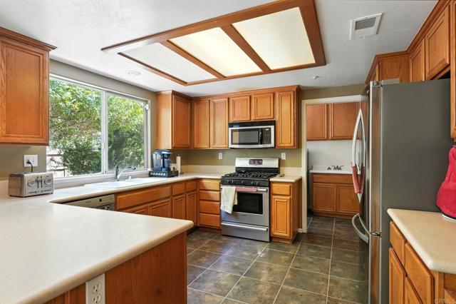 Detail Gallery Image 13 of 37 For 23502 Bassett Way, Ramona,  CA 92065 - 4 Beds | 2 Baths