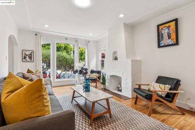 714 Evelyn Ave, Albany CA: https://media.crmls.org/mediaz/3275e5a3-2afe-4809-ae60-d71a1b4af4fc.jpg