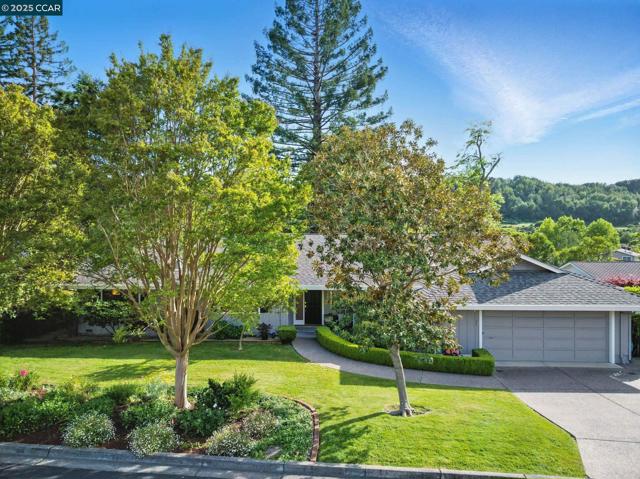 154 Selborne Way, Moraga CA: https://media.crmls.org/mediaz/32761349-5d08-440e-a584-042ff26a14e3.jpg