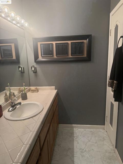 628 Norboe, Corcoran CA: https://media.crmls.org/mediaz/3276a53b-febe-48c8-b872-c6fd71bd9d4c.jpg