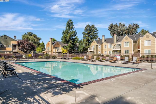 275 Reflections Dr, San Ramon CA: https://media.crmls.org/mediaz/32775ed4-a0cc-423c-8aa3-334bc2146ee1.jpg