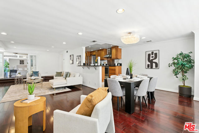 321 N Oakhurst Drive, Beverly Hills CA: https://media.crmls.org/mediaz/32782bc2-6464-4145-b5fa-a23c408fade7.jpg