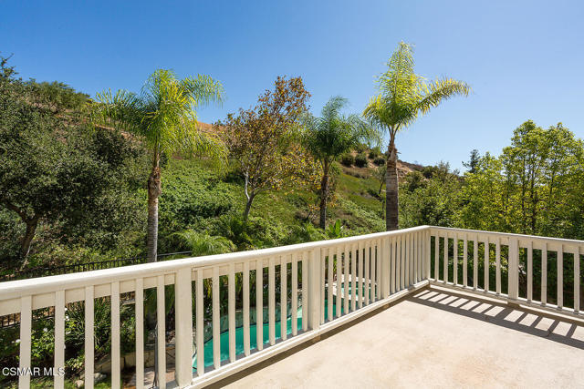 1034 Lambourne Place, Oak Park CA: https://media.crmls.org/mediaz/32784e4f-f1d8-41d2-91e2-a0e1225725c4.jpg