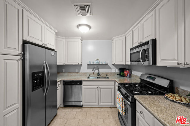 5335 Cartwright Avenue, North Hollywood CA: https://media.crmls.org/mediaz/32788a95-02ed-4eba-9a6c-2d561ca0a9c0.jpg