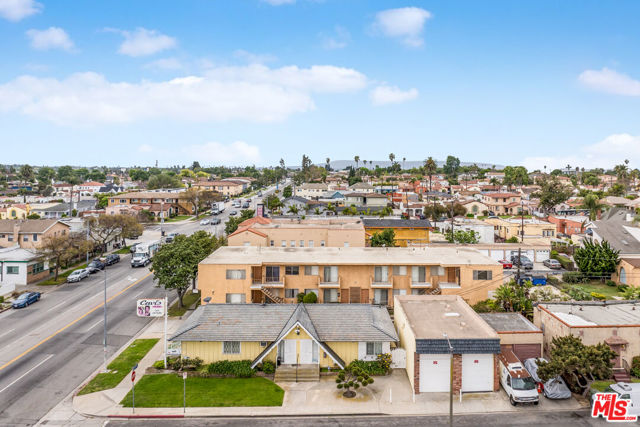 7801 Crenshaw Boulevard, Los Angeles CA: https://media.crmls.org/mediaz/32794e20-436d-4c5b-b580-34726608a74a.jpg