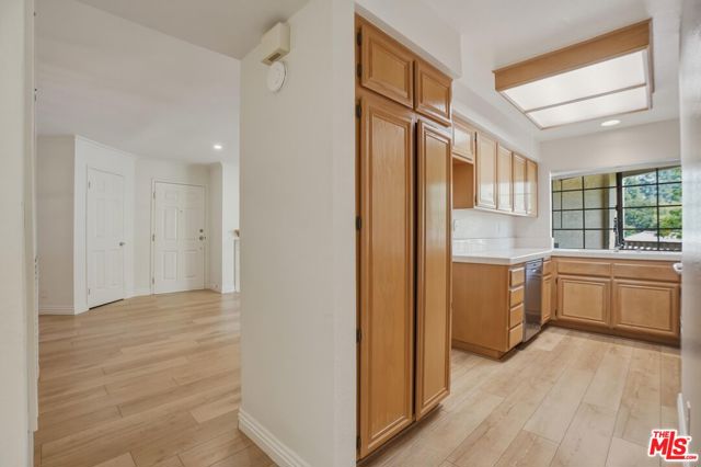 675 Oak Run Trail, Oak Park CA: https://media.crmls.org/mediaz/3279707f-a707-4776-ad5d-79a917f6f983.jpg