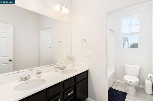 9603 Del Seis Dr, Sacramento CA: https://media.crmls.org/mediaz/32799c96-da9b-4cb2-bed2-cf5b171e05ba.jpg