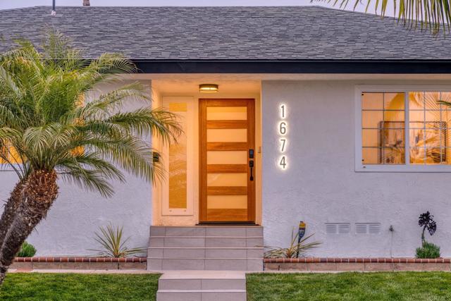 Detail Gallery Image 8 of 38 For 1674 Evergreen St, Point Loma,  CA 92106 - 3 Beds | 2 Baths