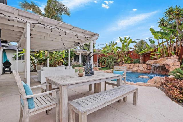 3984 Scott Dr., Carlsbad CA: https://media.crmls.org/mediaz/3279d2cf-0dfa-41ff-854d-a5ebdcb91557.jpg