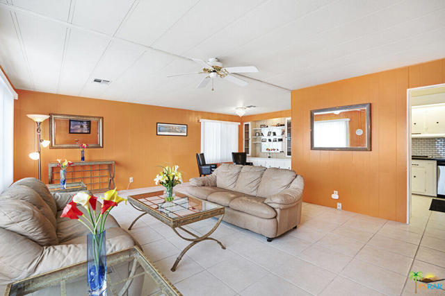119 Aliso Drive, Palm Springs CA: https://media.crmls.org/mediaz/327a3b49-38e6-447a-977e-0e663b3c1dad.jpg