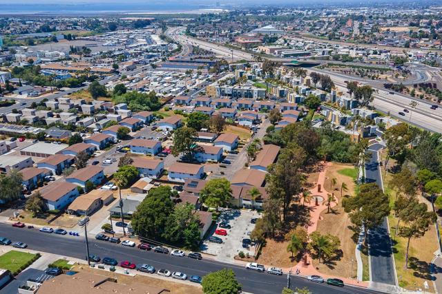2414 1/2 Grove Ave, San Diego CA: https://media.crmls.org/mediaz/327a84df-e7a9-4f8b-af28-d20566f0b74b.jpg