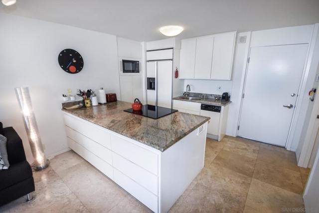 1730 Avenida Del Mundo, Coronado CA: https://media.crmls.org/mediaz/327acfde-4959-46e5-a756-7e355e12ea10.jpg