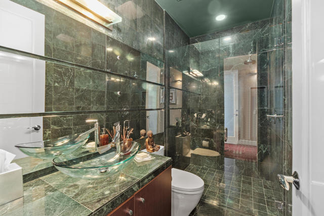 81 Royal Saint Georges Way, Rancho Mirage CA: https://media.crmls.org/mediaz/327af478-e6b5-48a8-9a80-2a1f9950c5a6.jpg