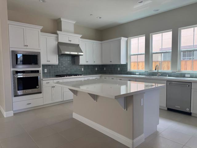 593 Santa Ynez Way, Marina CA: https://media.crmls.org/mediaz/327bb117-b2d9-4ae4-babf-4f3f0873c83b.jpg