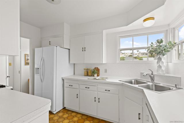 933 Rosecrans, San Diego CA: https://media.crmls.org/mediaz/327bc273-bced-4ca4-8d85-aa0d86624f61.jpg