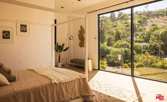 3920 Knobhill Drive, Sherman Oaks CA: https://media.crmls.org/mediaz/327bd1cb-6684-4584-a799-0873c6f31241.jpg