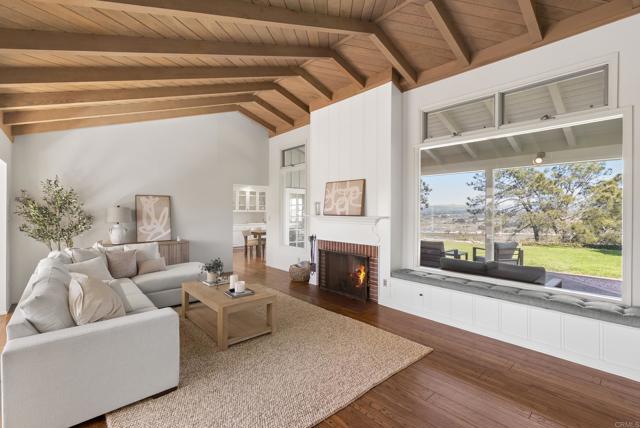1449 Crest Rd, Del Mar CA: https://media.crmls.org/mediaz/327cbefa-ad4b-4831-89f4-9dc956d0a4c2.jpg