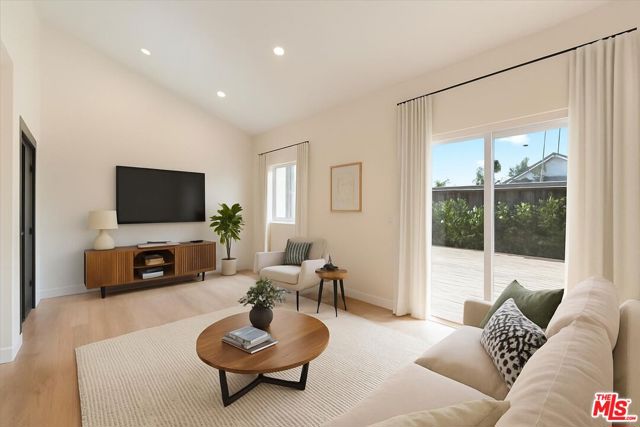 5530 Geer Avenue, Los Angeles CA: https://media.crmls.org/mediaz/327ccf25-a2a7-4a11-98aa-21e23621c512.jpg