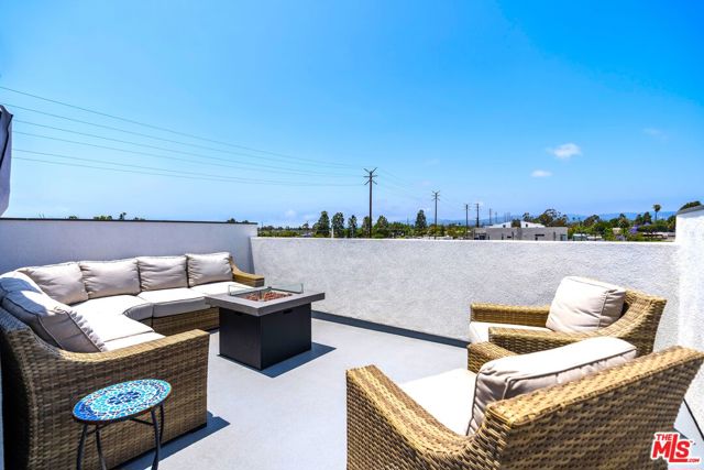 4912 S Centinela Avenue, Los Angeles CA: https://media.crmls.org/mediaz/327d34f5-0366-4c5d-b994-9c13efc1aef2.jpg