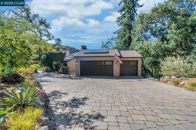 691 Old Jonas Hill Rd, Lafayette CA: https://media.crmls.org/mediaz/327dad96-49a4-492f-aa75-ac62ff0dce18.jpg