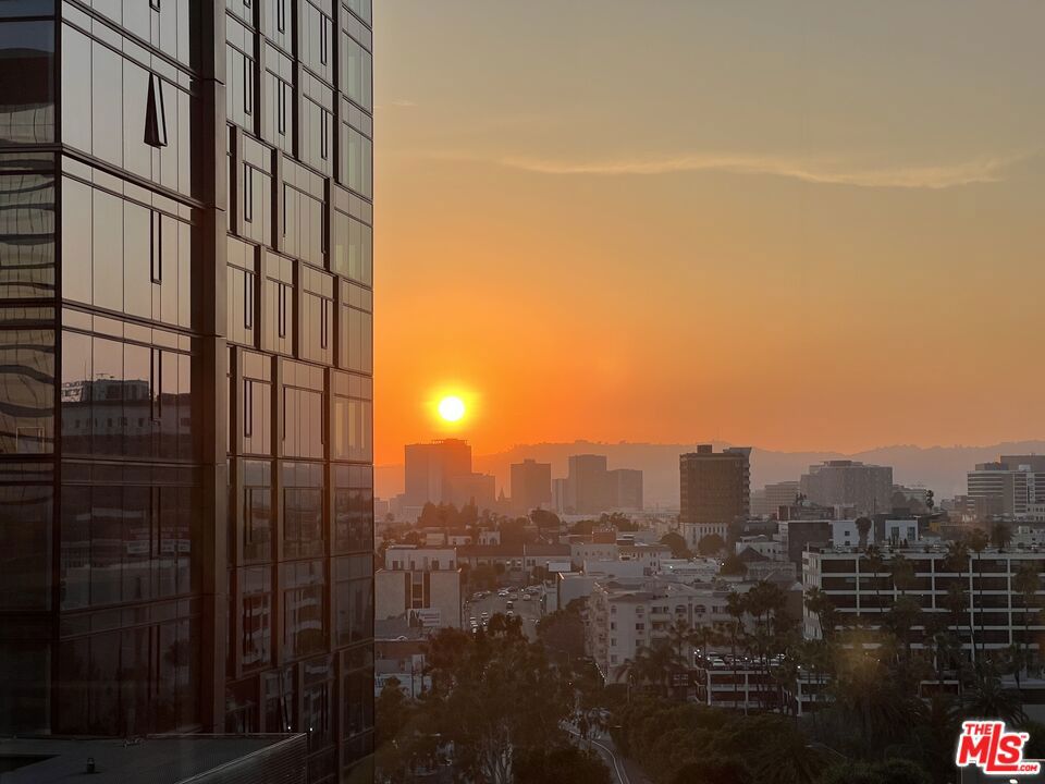 https://media.crmls.org/mediaz/327dc642-f1a7-424e-b0ca-e4b33c81da05.jpg?preset=X-Large