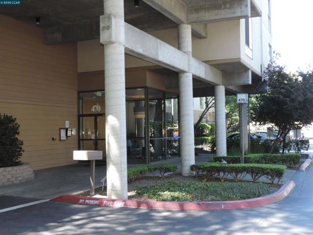 470 N Civic Dr., Walnut Creek CA: https://media.crmls.org/mediaz/327df065-c948-4ab7-ac5a-fb183f965a91.jpg