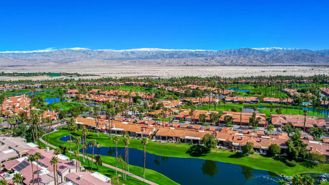 76745 Chrysanthemum Way, Palm Desert CA: https://media.crmls.org/mediaz/327e1f22-b890-42ca-b531-b0b0b601d264.jpg