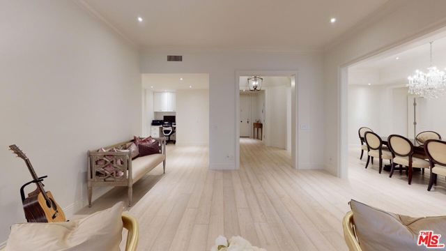 10120 Empyrean Way, Los Angeles CA: https://media.crmls.org/mediaz/327e98eb-e7ac-4c1d-80db-c584d2f3113c.jpg