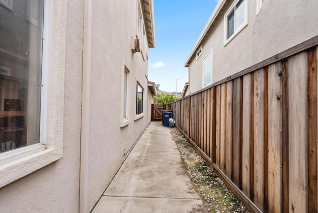 18177 Stonegate Court, Salinas CA: https://media.crmls.org/mediaz/327f3234-f810-4e9d-81c2-b48a4c967494.jpg