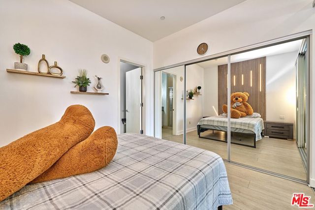 3810 Wilshire Boulevard, Los Angeles CA: https://media.crmls.org/mediaz/327fd012-a351-464f-9937-4f9b51c832bb.jpg