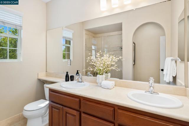 206 Glory Lily Ct, San Ramon CA: https://media.crmls.org/mediaz/327fd39f-eb78-424c-b26c-8b1f6ae2b5d6.jpg