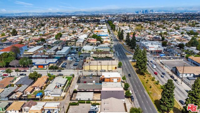 9611 S Vermont Avenue, Los Angeles CA: https://media.crmls.org/mediaz/32803f91-267e-4123-b85d-1ef1f796e507.jpg