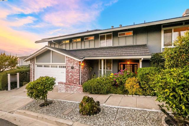 3218 Oakes Dr, Hayward CA: https://media.crmls.org/mediaz/32809046-2a6e-4120-a81f-e99b42f413fc.jpg