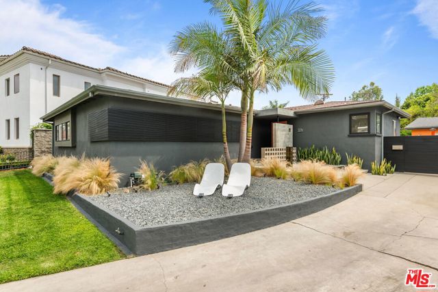 3229 Rosewood Avenue, Los Angeles CA: https://media.crmls.org/mediaz/3280ea48-1fee-4e6a-af4e-1ff9ce968085.jpg