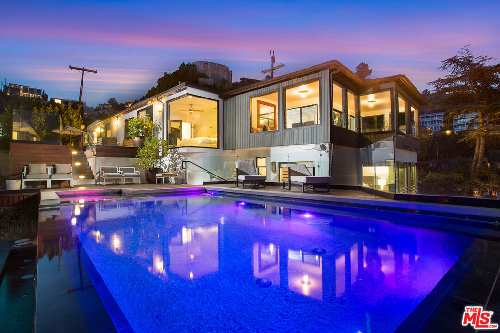 1733 SUNSET PLAZA Drive
