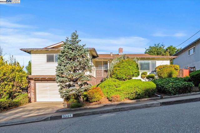 3554 Arcadian Ct, Castro Valley CA: https://media.crmls.org/mediaz/328140df-da91-4a32-9181-4e076a93f9a4.jpg