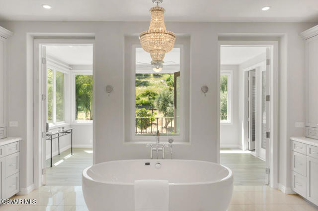 5715 Calais Court, Calabasas CA: https://media.crmls.org/mediaz/3281d1a3-3537-4c0e-88b8-0388cb084c43.jpg